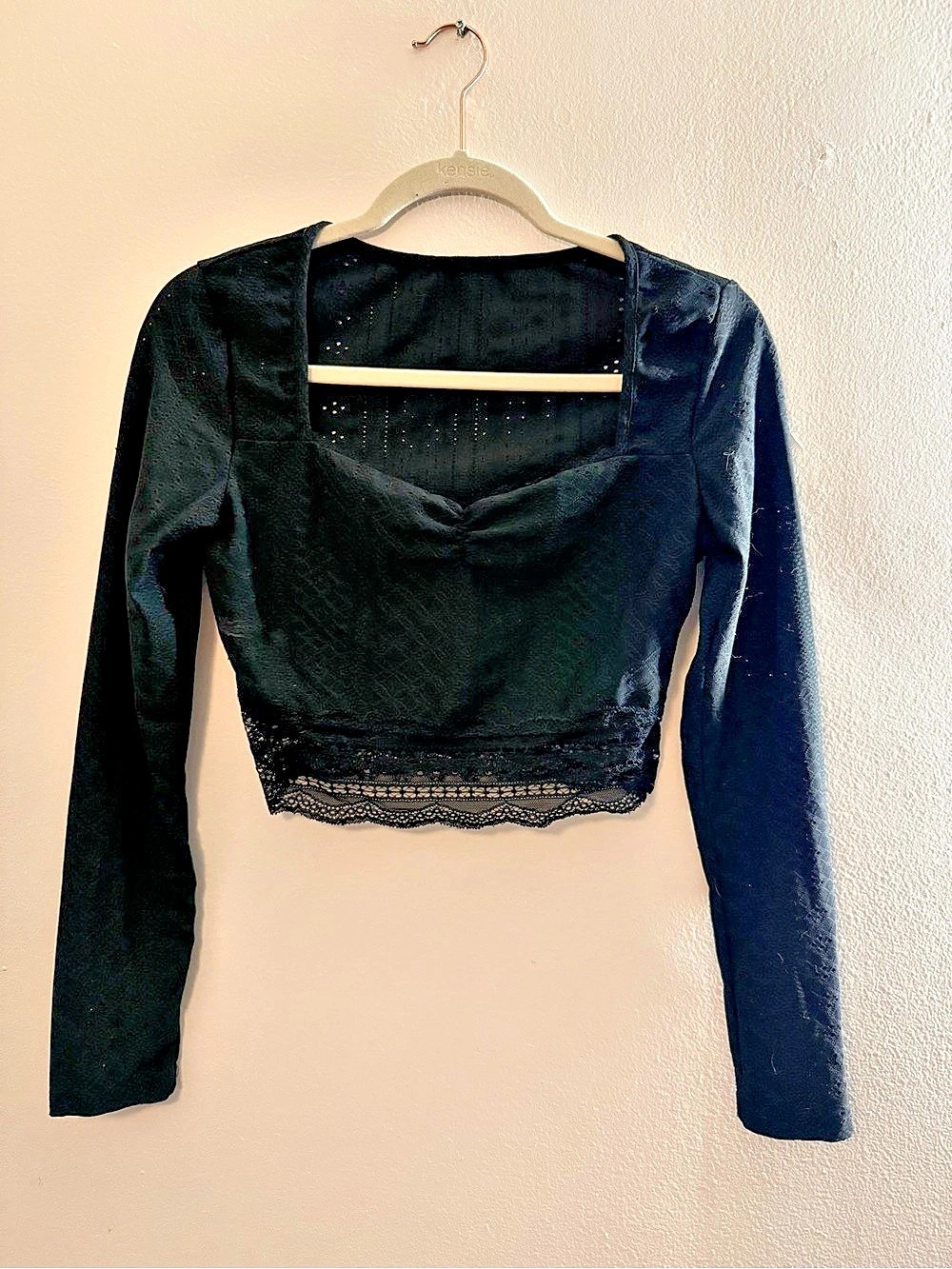 Black Lace Hem Long Sleeve Crop Top
